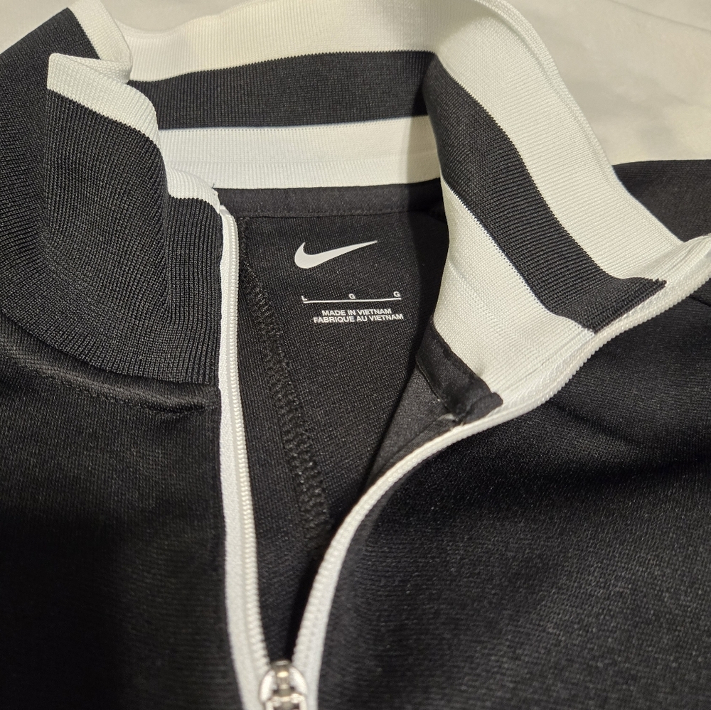 Nike Pullover Large Ladies Black with zipper